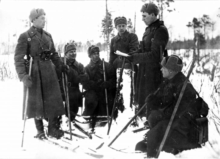 Ammissione al Partito Comunista Bolscevico del comandante del 296 ° reggimento di sci Maggiore Smolin. Dicembre 1941.