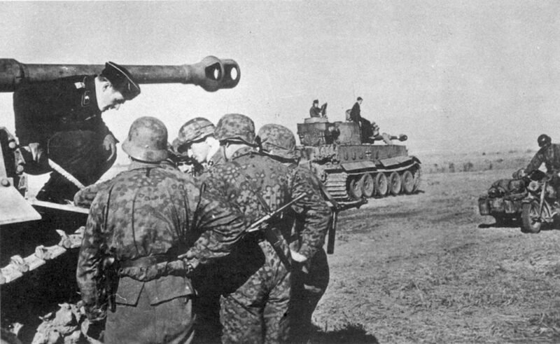 Soldati di una divisione corazzata SS durante la battaglia di Kursk.