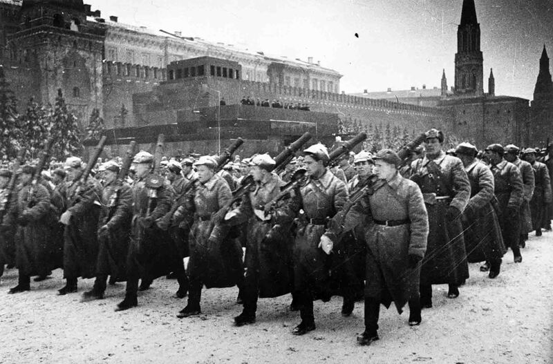 Mosca. Parata del 7 Novembre 1941 sulla Piazza Rossa.