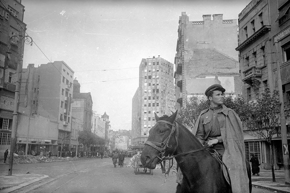 soldato sovietico a Belgrado 20 ottobre 1944.